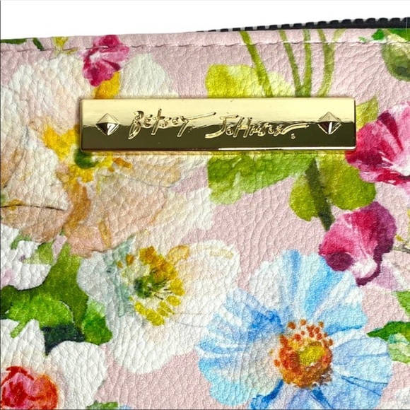 Betsey Johnson zip around wallet! - Picture 3 of 5